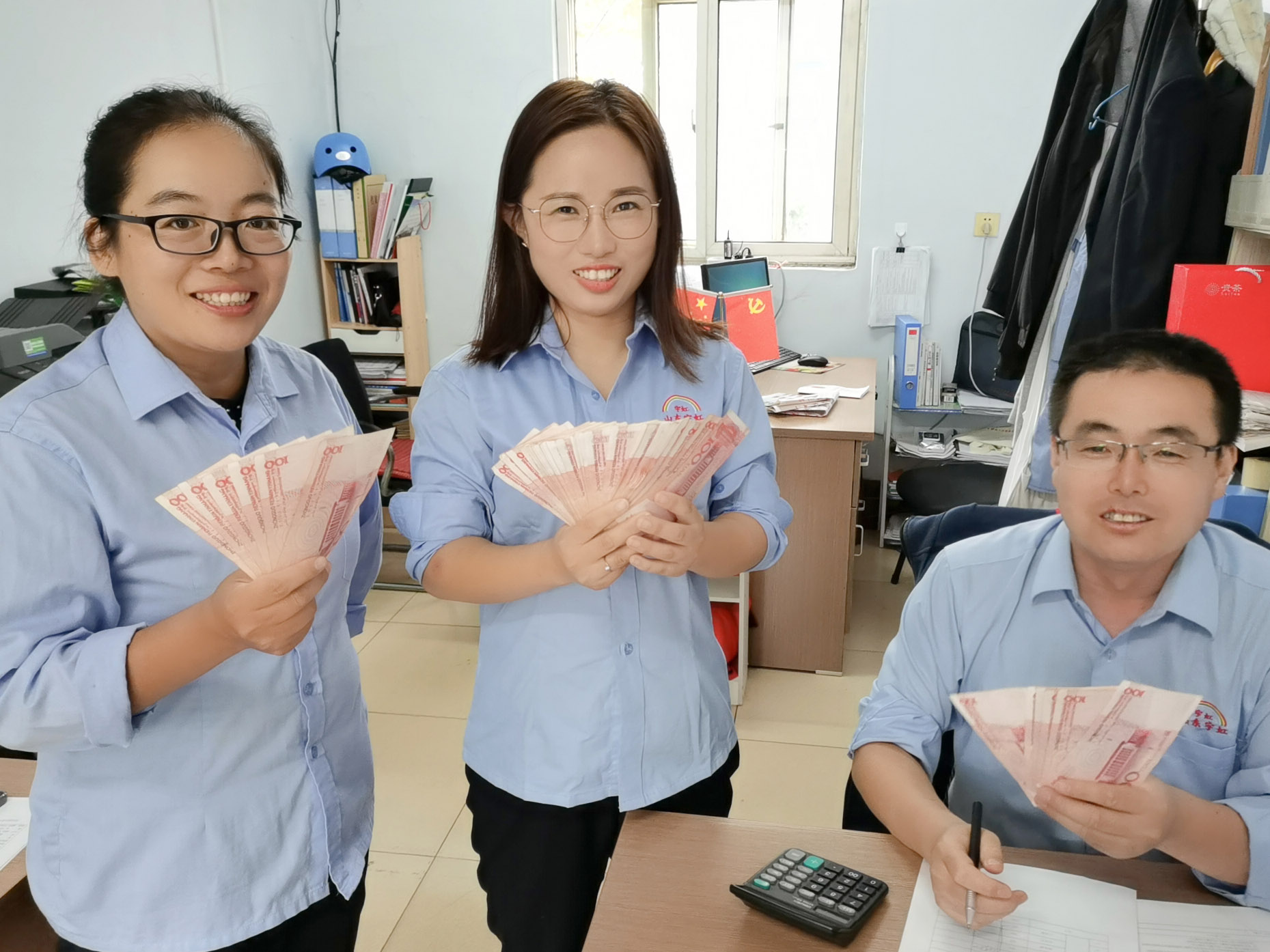 爱在91视频网页版进入页面颜料，情暖中秋佳节，公司发福利啦！